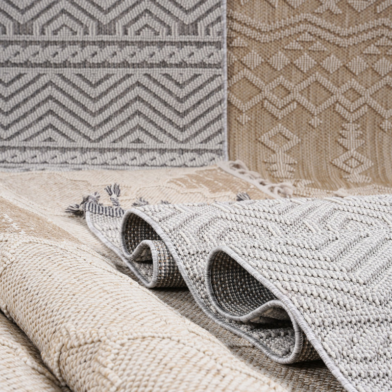 5x7 White/grey Trellis Area Rug - Indoor & Outdoor Use. Stain , Non-shedding. And Pet-. For Living Room, Dining Bedroom, Entryway, Nursery, Dorm, Study, Home Office, Eat-in Kitchen. Easy Maintenance