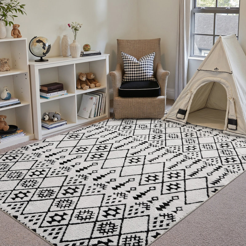 Zephyr Weave Geometric Area Rug in Black, Black, Rectangle 5' x 7'