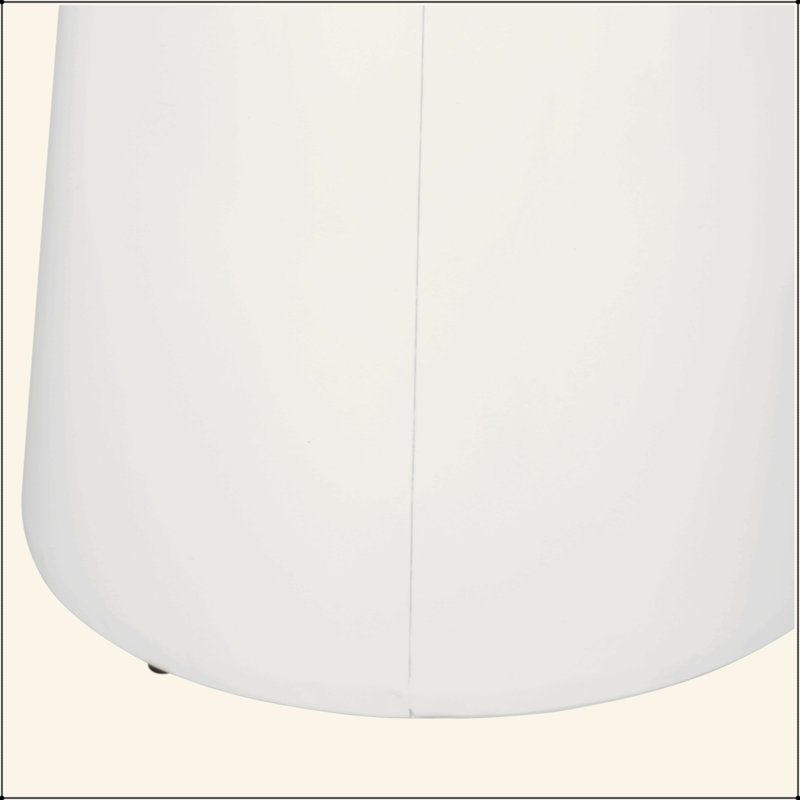Charmante table d'appoint en métal avec attrait moderne et fabrication durable, Blanc
