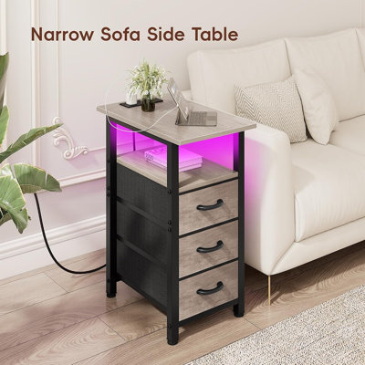 Ensemble de 2 tables de chevet avec station de charge et lumières DEL, tables d'appoint étroites avec 3 tiroirs en tissu et tablette ouverte, tables de chevet Greige pour chambre à coucher et petits espaces
