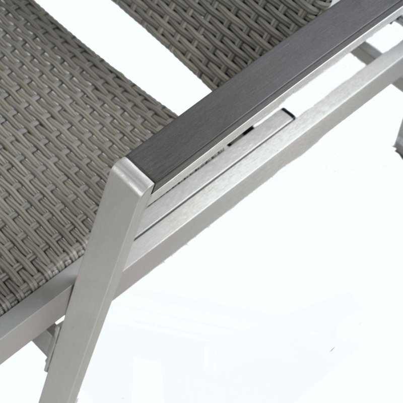 Chaise longue en aluminium résistante à la rouille avec sièges en filet pour une détente extérieure confortable et un décor de patio élégant.
