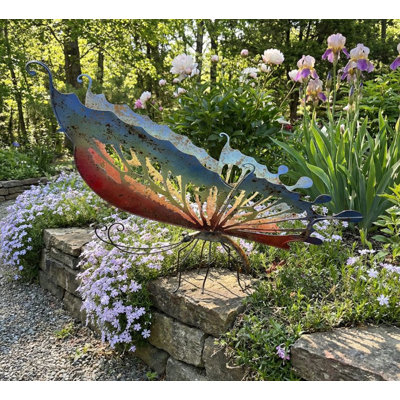 Statue de jardin papillon en métal avec finition peinture rustique