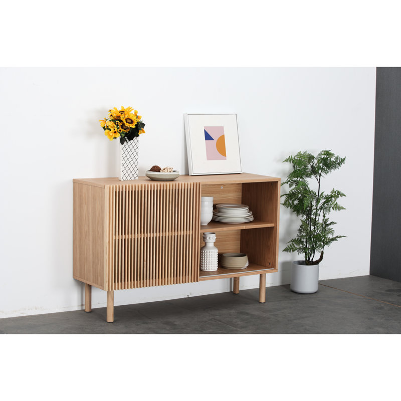 Armoire de table d'appoint moderne à 4 armoires, meuble télé, construction basculante, buffet généreux à finition noyer avec armoires, espace, dispositif de sécurité