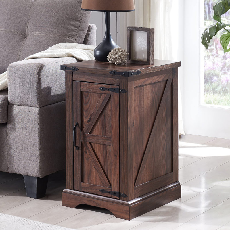 Table de bout avec station de charge Rasema Farmhouse, table de chevet en bois avec porte de grange, tablette de rangement réglable