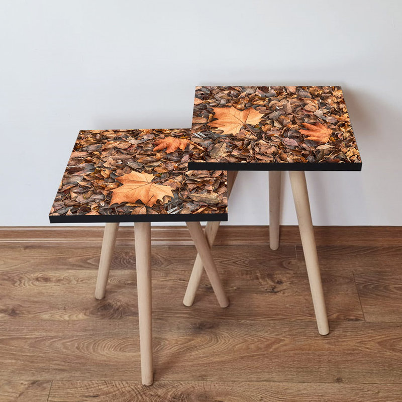 Ensemble de 2 tables gigognes Modernes, brun clair et brun avec accents oranges, 13,8 x 18,5 x 13,8 po (grand: 13,8 x 18,5 x 13,8 po, petit: 13,8 x 16,5 x 13,8 po) | 100% panneau de fibres à densité moyenne avec pieds en bois de hêtre, design élégant et polyvalent pour le salon et le bureau