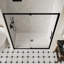 Porte de douche pivotante avec cadre en verre trempé de 56 à 60 po x H 74 po avec verre trempé de 5/16 po (8 mm), finition noir mat, installation réversible-125411921