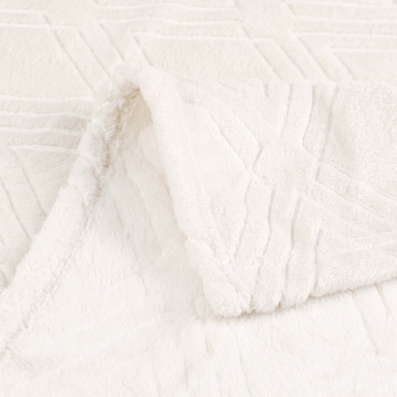 Ivory King Diamond Pattern Fleece Faux Fur Blanket