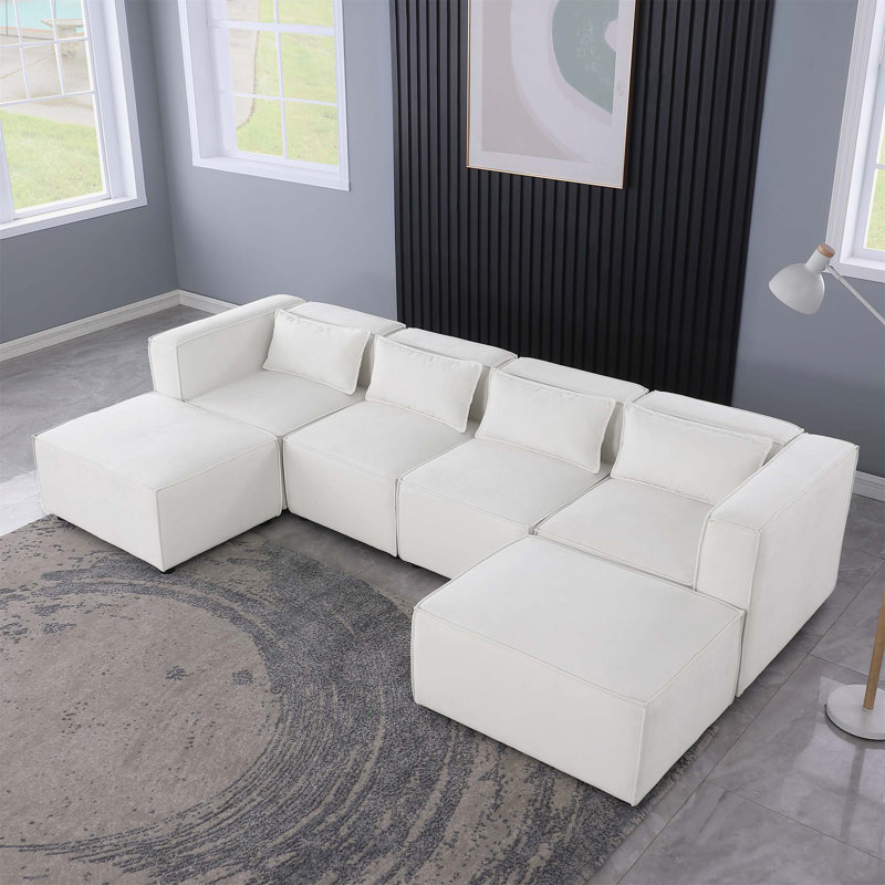 Canapé beige en chenille à accoudoirs carrés