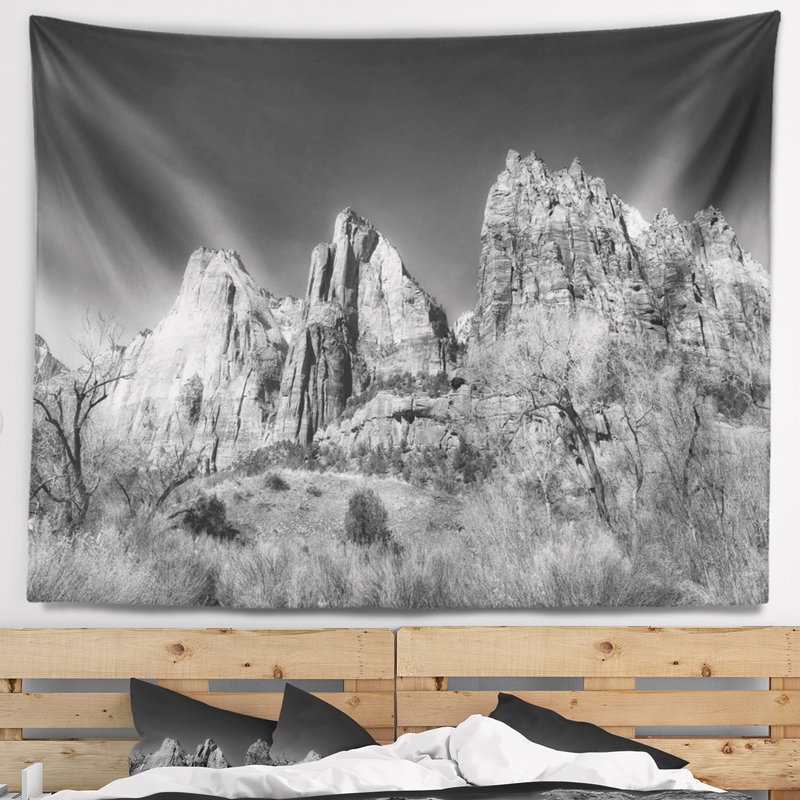 Tapisserie paysage de roches rouges, H 78 po x l 92 po