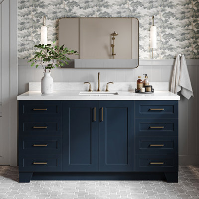 Meuble-lavabo simple en bois massif de 67 po de couleur bleu nuit avec comptoir en marbre de Carrare de 1,5 po Freitas