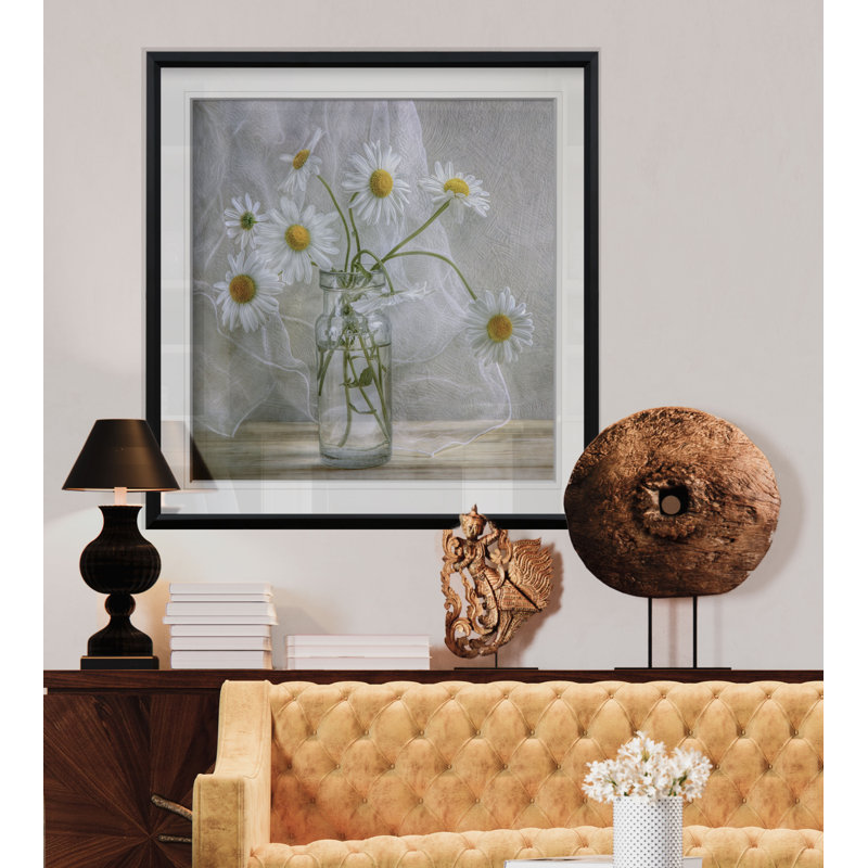 Marguerites - reproduction de photo, Impression encadrée, H 22,5 po x l 22,5 po, Noir