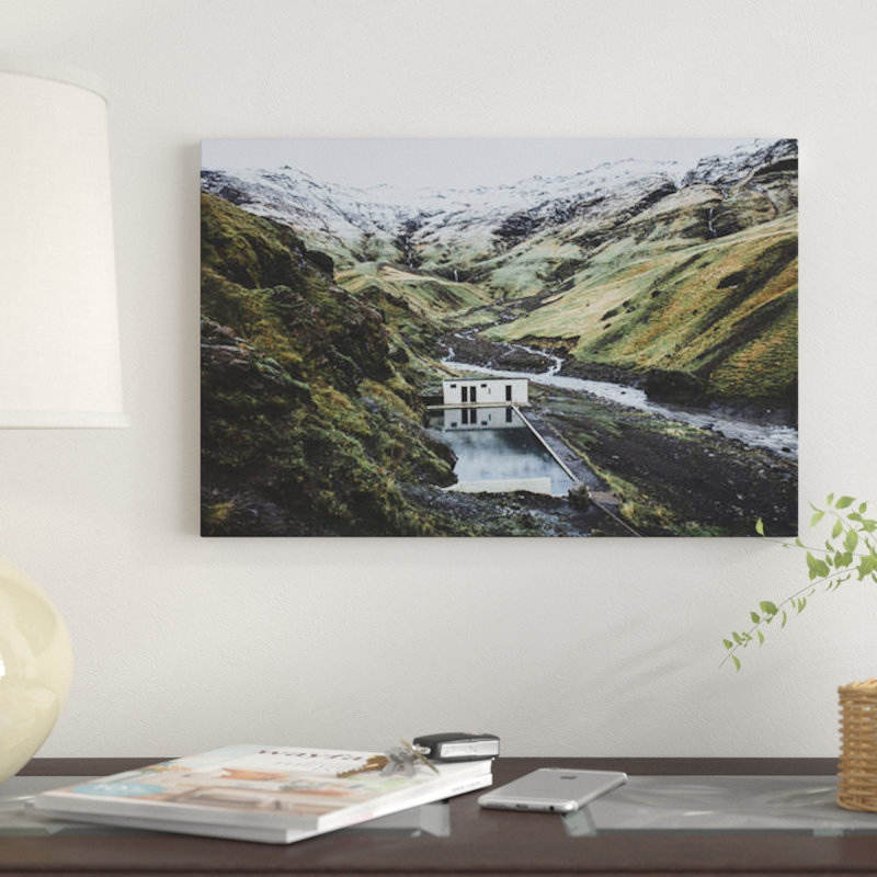 Seljavallalaug, Islande par Luke Anthony Gram - impression sur toile tendue, H 8 po x l 12 po x P 0,75 po, Toile tendue