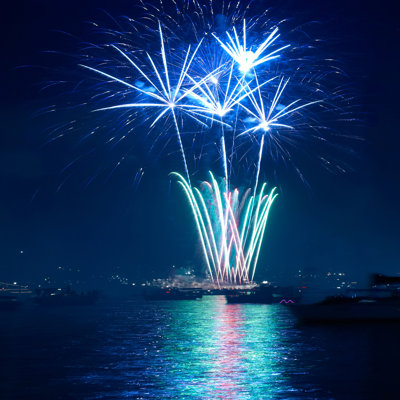 «Colorful Fireworks» par Dovapi, reproduction sur toile tendue