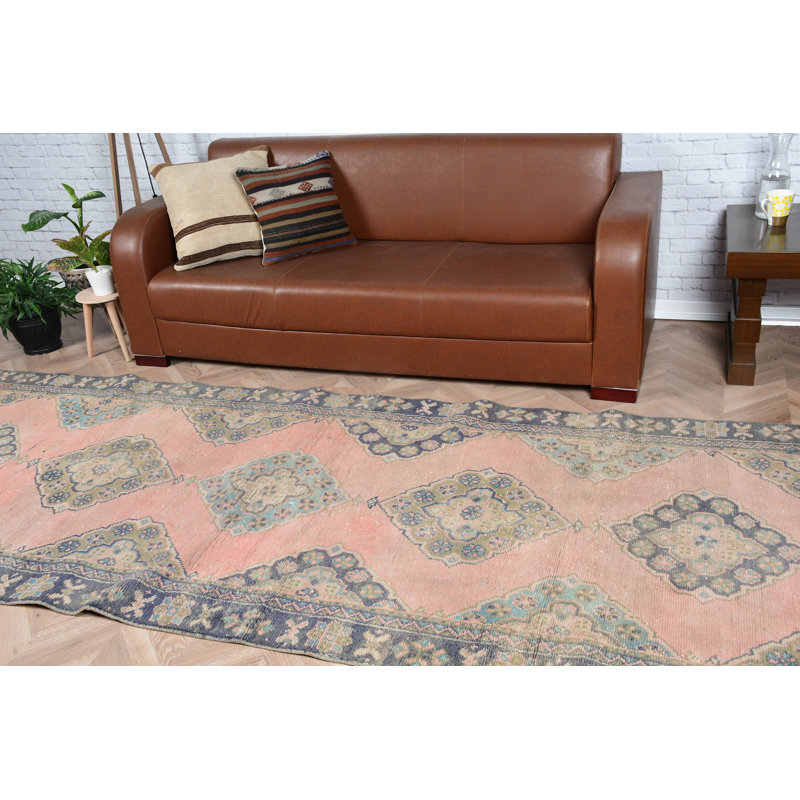Charmant tapis de couloir turc rétro en laine rose pour la cuisine et l'escalier, soulignant l'élégance intemporelle et l'esthétique raffinée