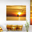 Photographie d'une plage jaune vif avec des oiseaux Cartwell-357789588-357789667