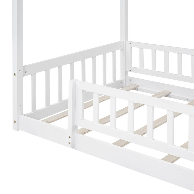 Structure de lit en bois avec clôture, fabrication en pin robuste, design ludique, Lit simple, Blanc