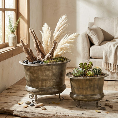 Natalee Metal Pot Planter