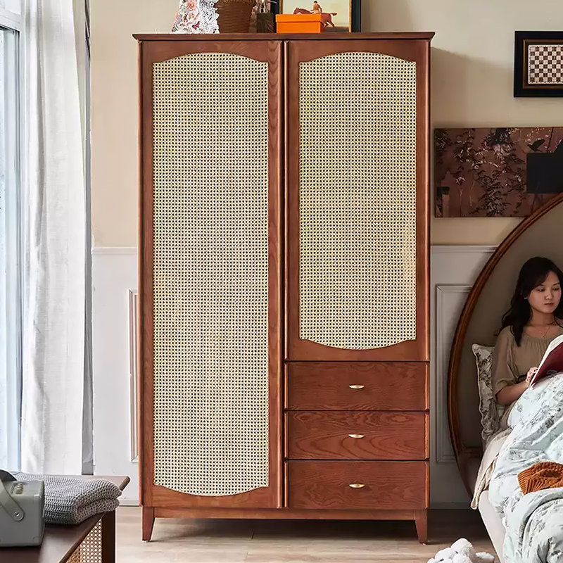 Armoire rétro en bois massif de style français