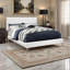 Lit tapissier Anra, aspect cuir blanc grand, pieds en métal, H 47,02 po x l 70,01 po x L 86,95 po