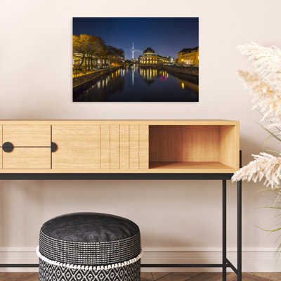 «Berlin River Night Reflections Peaceful Serene Abstract Architecture City», reproduction d'art