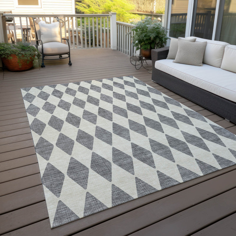 Loreen Washable Geometric Indoor / Outdoor Rug, Rectangle 3' x 5'
