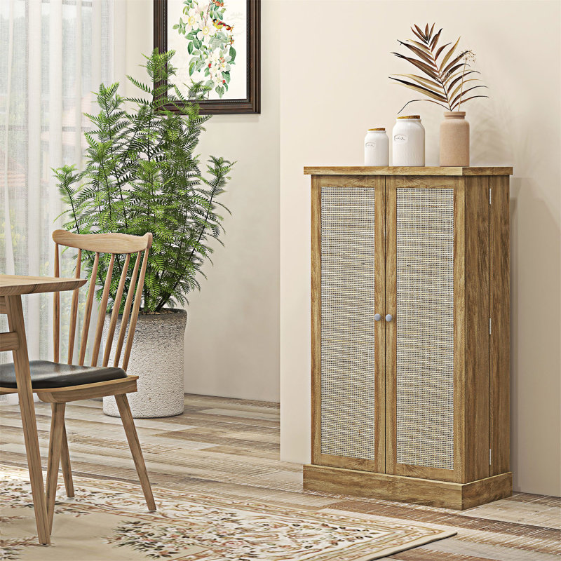 Armoire de cuisine avec plusieurs tablettes
