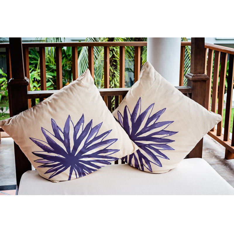 Coussin décoratif intérieur / extérieur Flower, 18 po x 18 po