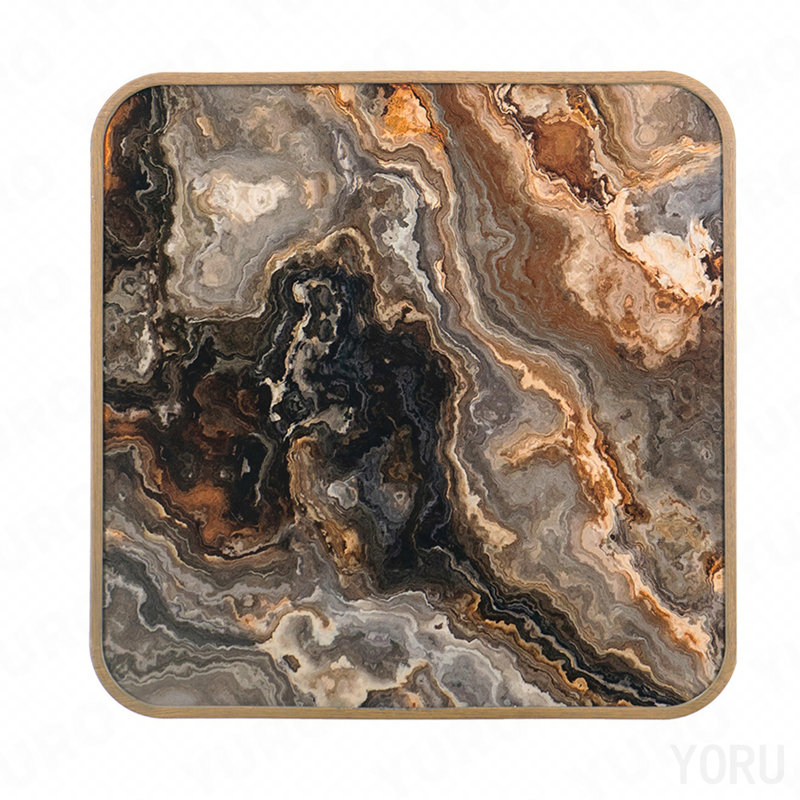 Table d'appoint carrée 17,3 po x 17,3 po x 18 po - Plateau en verre, motif marbré, pieds en fer doré