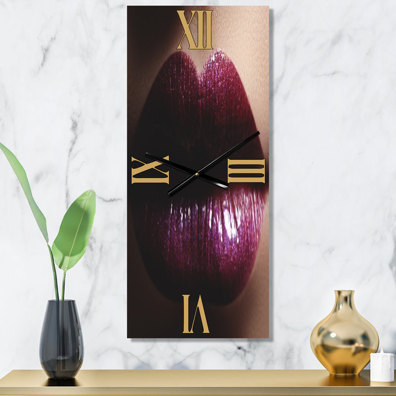 Gros plan sur une horloge murale, Grand