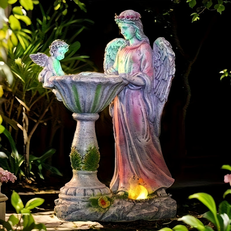 Statue ange et piscine