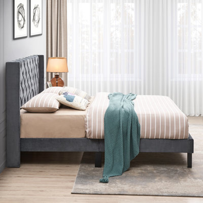Grand lit plateforme avec tissu en velours gris et conception à oreilles