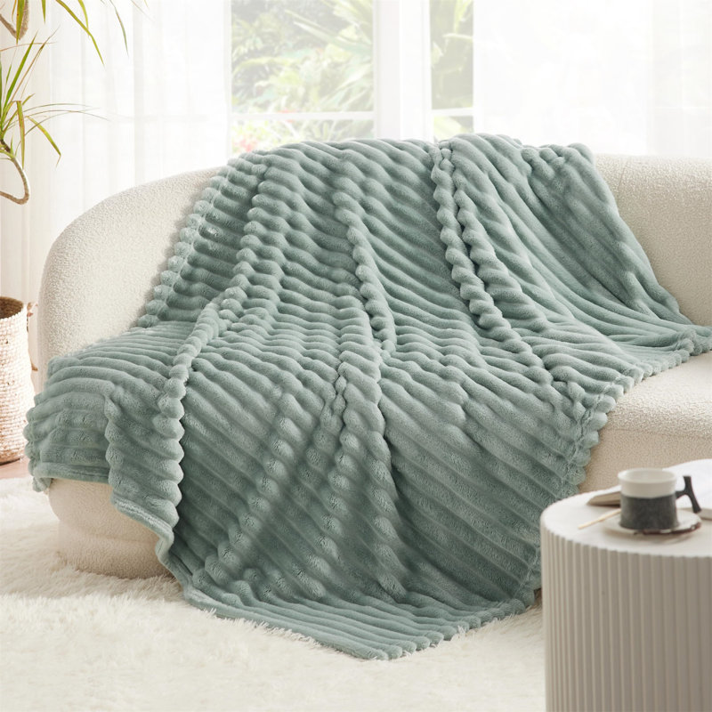 Aanuoluwa Throw Blanket, Green