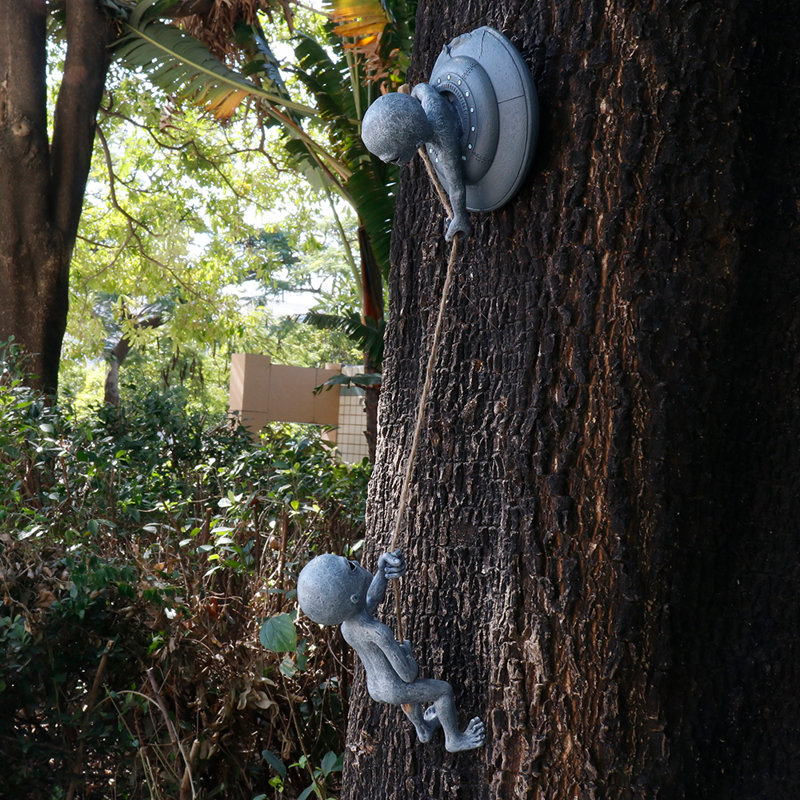 Alien Tree Climbing Pendant