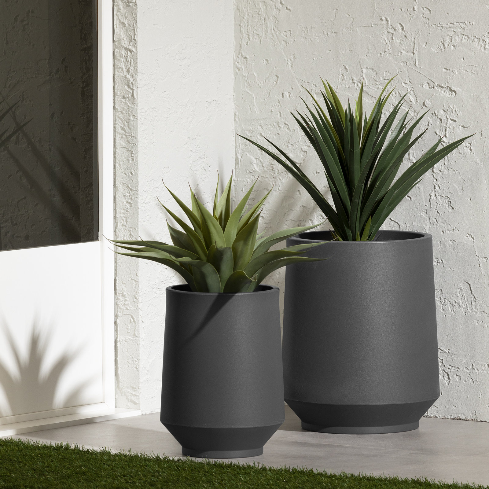 Dalya 16" Cachepot, Dark Gray