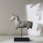 Statue de cheval antique sur pied 14 x 4,5 x 17 po