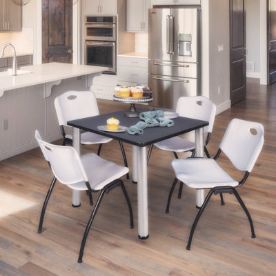 Plateau de table Kee Square, 4 chaises empilables