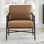 Fauteuils d'appoint, fauteuil de style Mid-Century pour salon, fauteuil de lecture moderne avec accoudoirs rembourrés avec structure en métal et accoudoirs en bois, similicuir brun selle