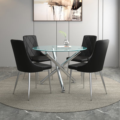 Ensemble repas pour quatre personnes