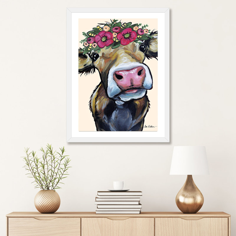 «Hazel The Cow Flower Crown On Cream» - reproduction de photo, H 32 po x l 24 po x P 1 po, Papier blanc