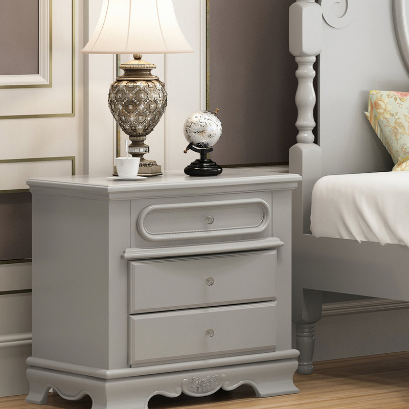 3 tables de chevet grises pour un espace de chambre à coucher relaxant avec rangement doublé de feutre