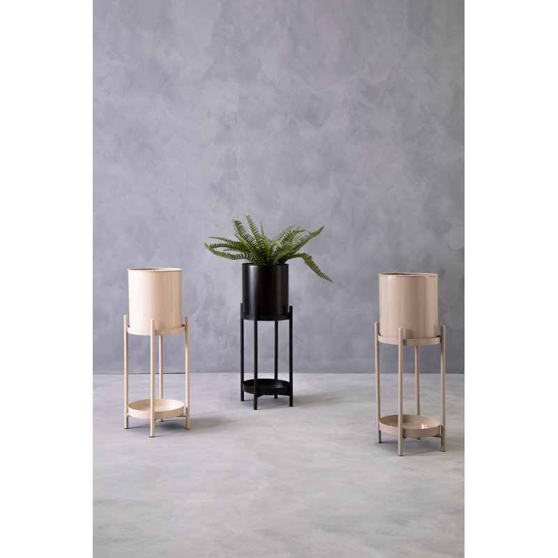Antera Elevated Planter, Black