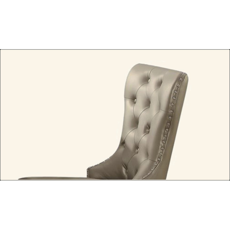 Ensemble de 2 chaises d'appoint en cuir synthétique et finition champagne Kacela