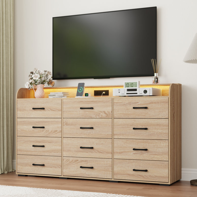 Grande commode à 12 tiroirs de 63 po avec lumière DEL et prise de courant, grande commode de rangement avec poignées en métal pour la chambre à coucher ou le salon