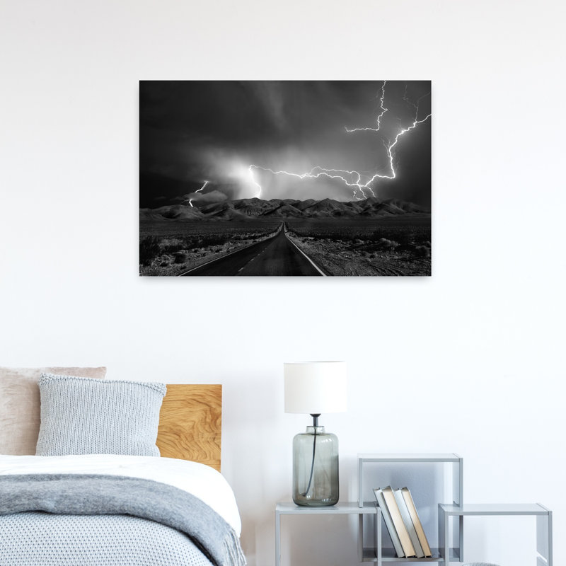 «Desert Road Lightning Storm», art dramatique abstrait contemporain, paysage de montagne, H 24 po x l 36 po