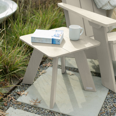 Table d'appoint en plastique Byrnes