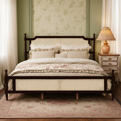 Lit plateforme vintage en pin massif avec tête et pied de lit en rotin, rangement sous le lit