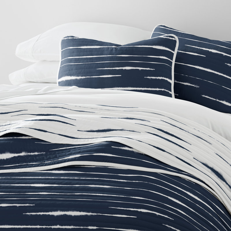 Navy and White Reversible Microfiber Full Quilt Set