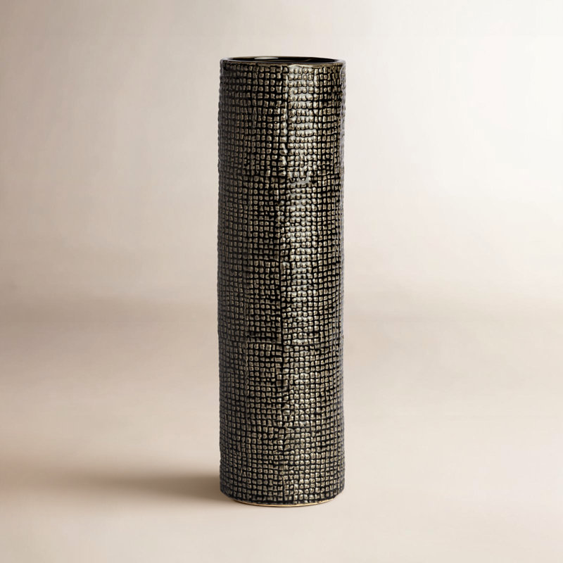 Vase de table en céramique noire Vaila, H 15 po x l 4,5 po x P 4,5 po