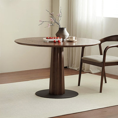 Table de salle à manger brune ronde en bois massif