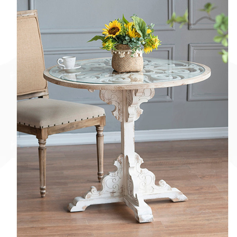 Table ronde en bois sculpté